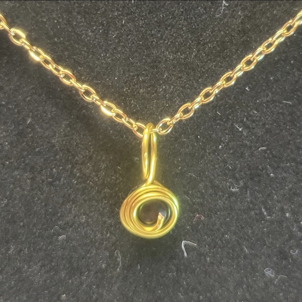 Dainty Gold and Black Faux Pearl Necklace